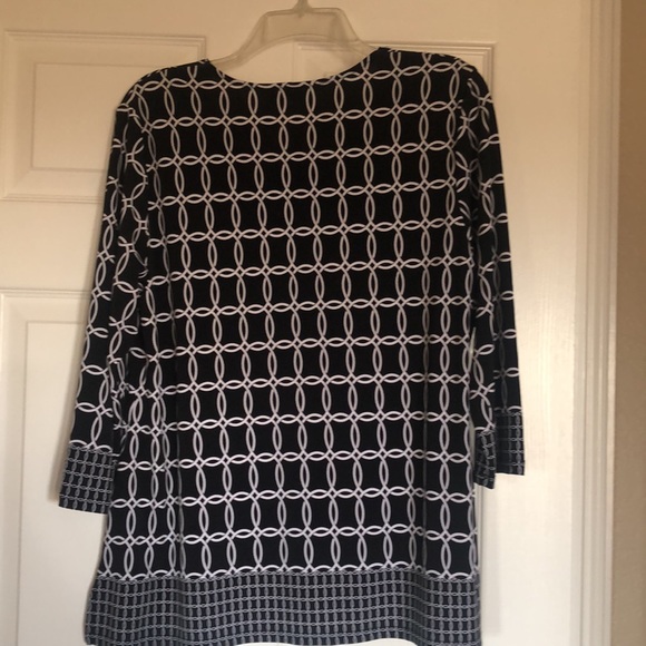 Allison Daley Tunic - Picture 2 of 4